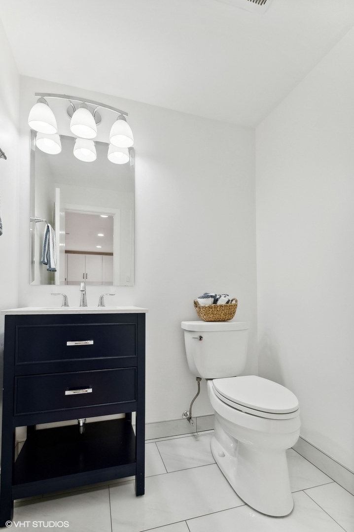 910 S Michigan Avenue Unit: 1813