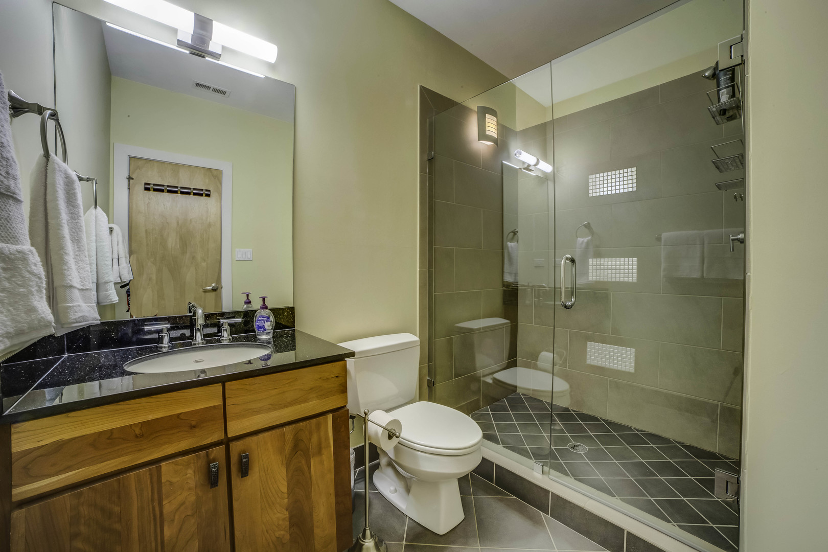 1411 N Leavitt Street