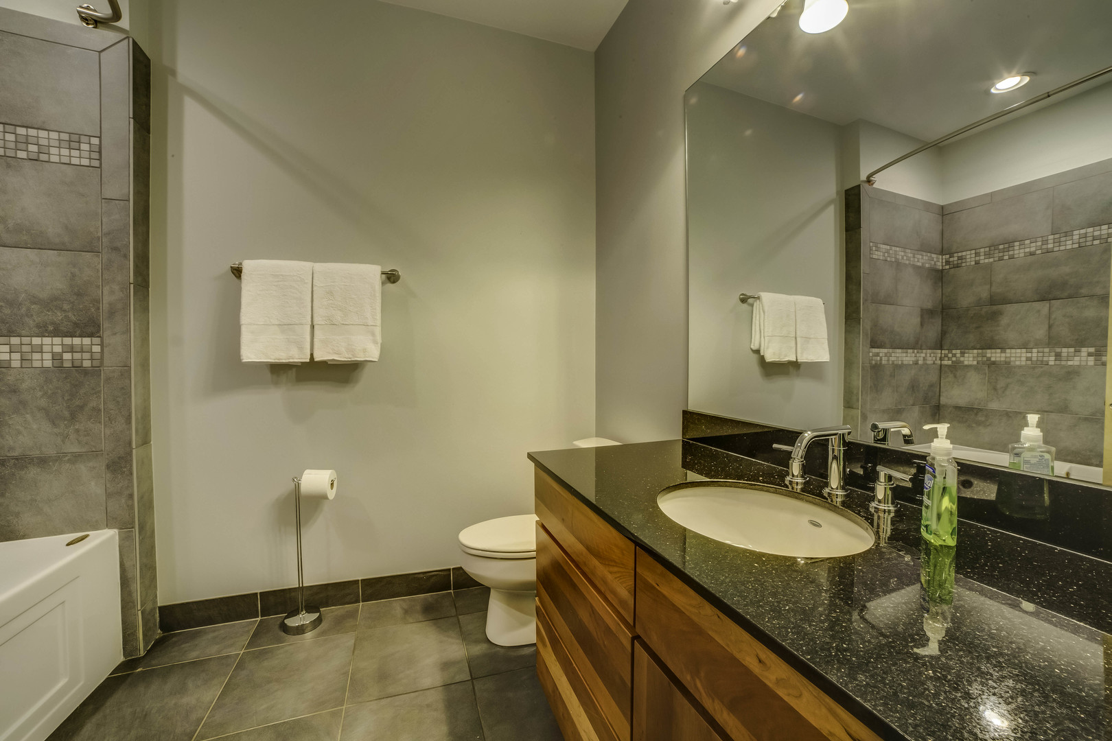 1411 N Leavitt Street