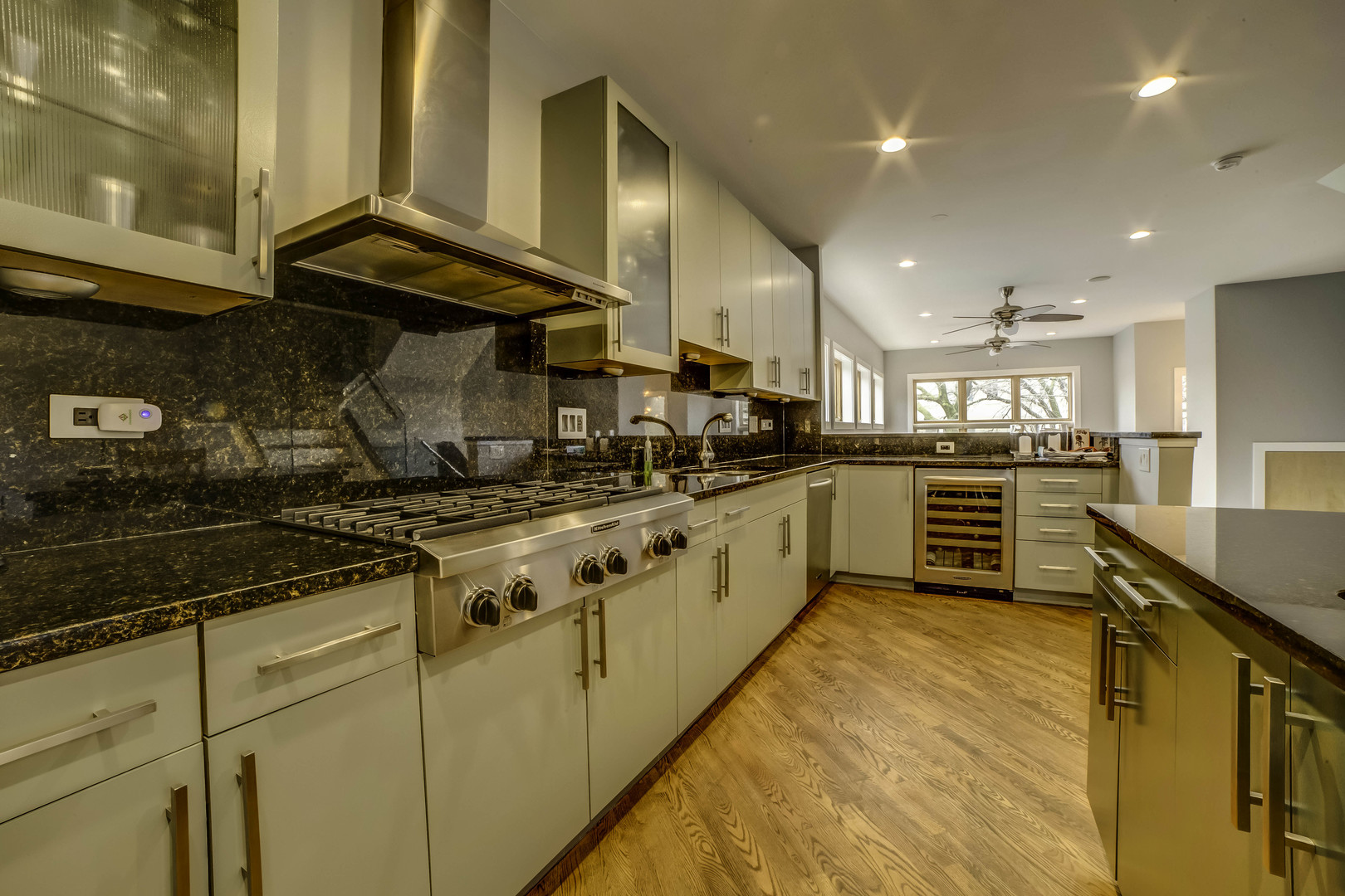 1411 N Leavitt Street