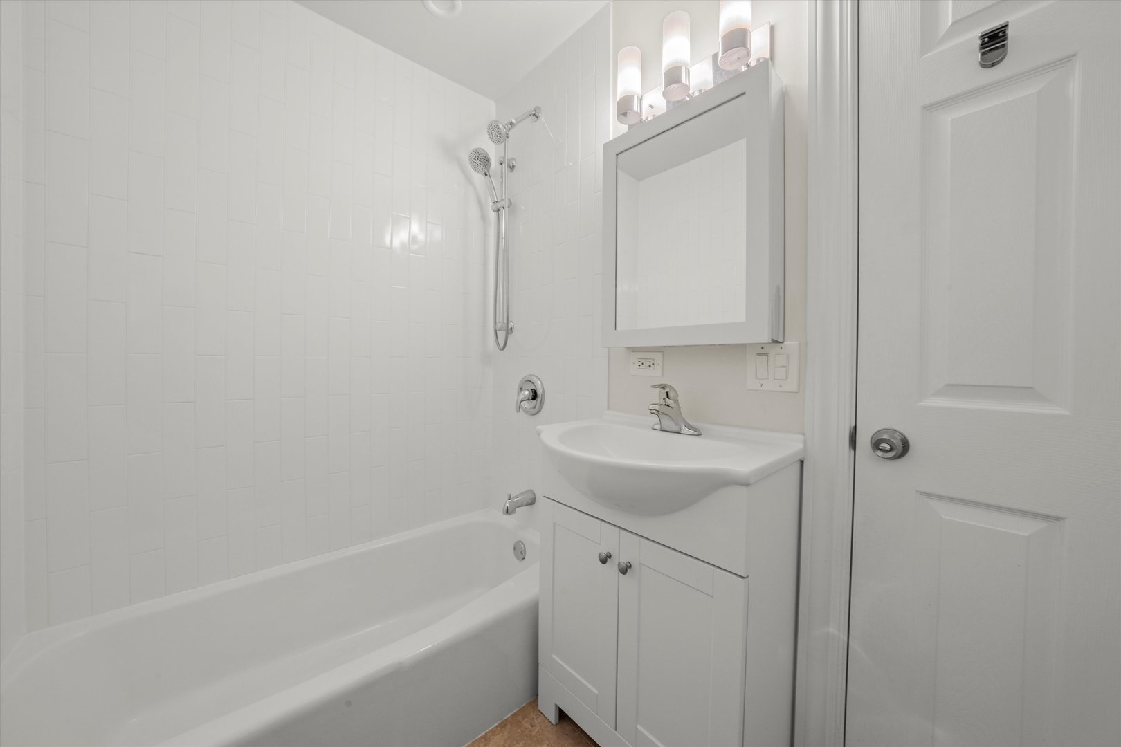 1025 W 31st Place Unit: 1R