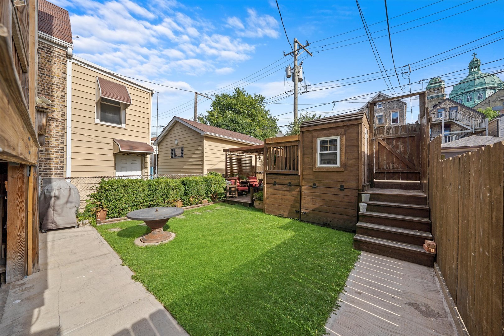 1025 W 31st Place Unit: 1R