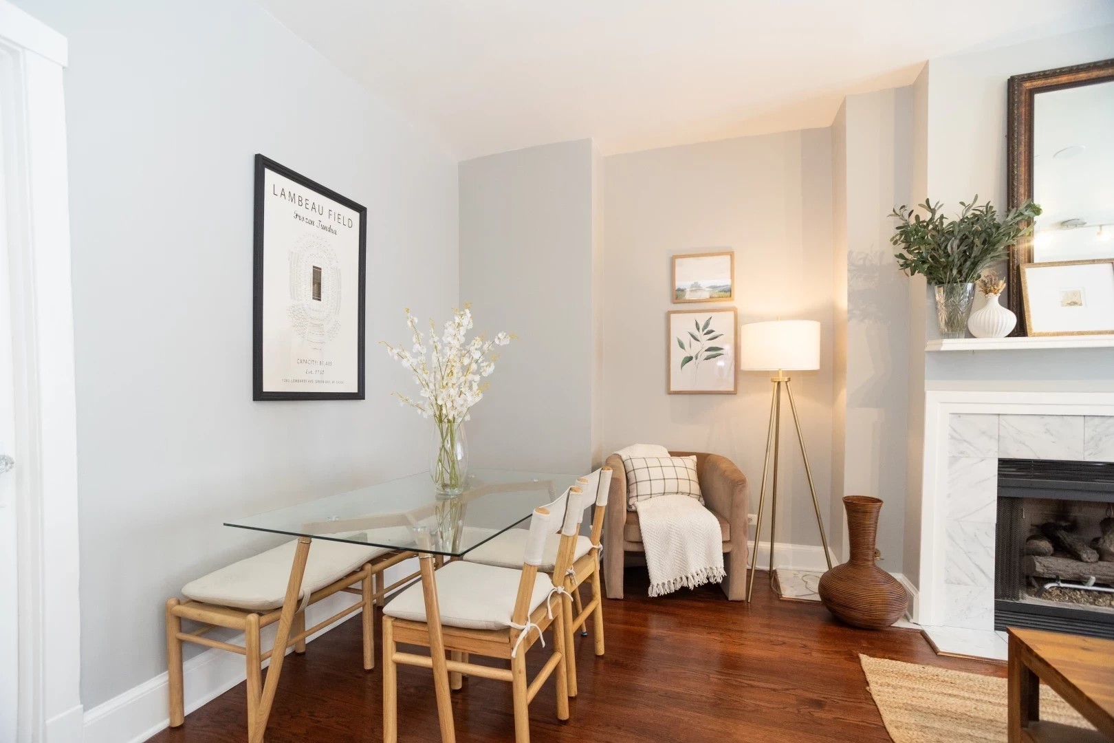 2026 N Burling Street Unit: 208