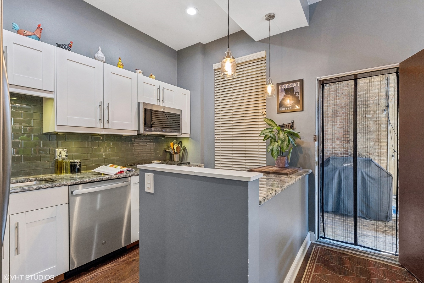 3055 N Seminary Avenue Unit: 3S