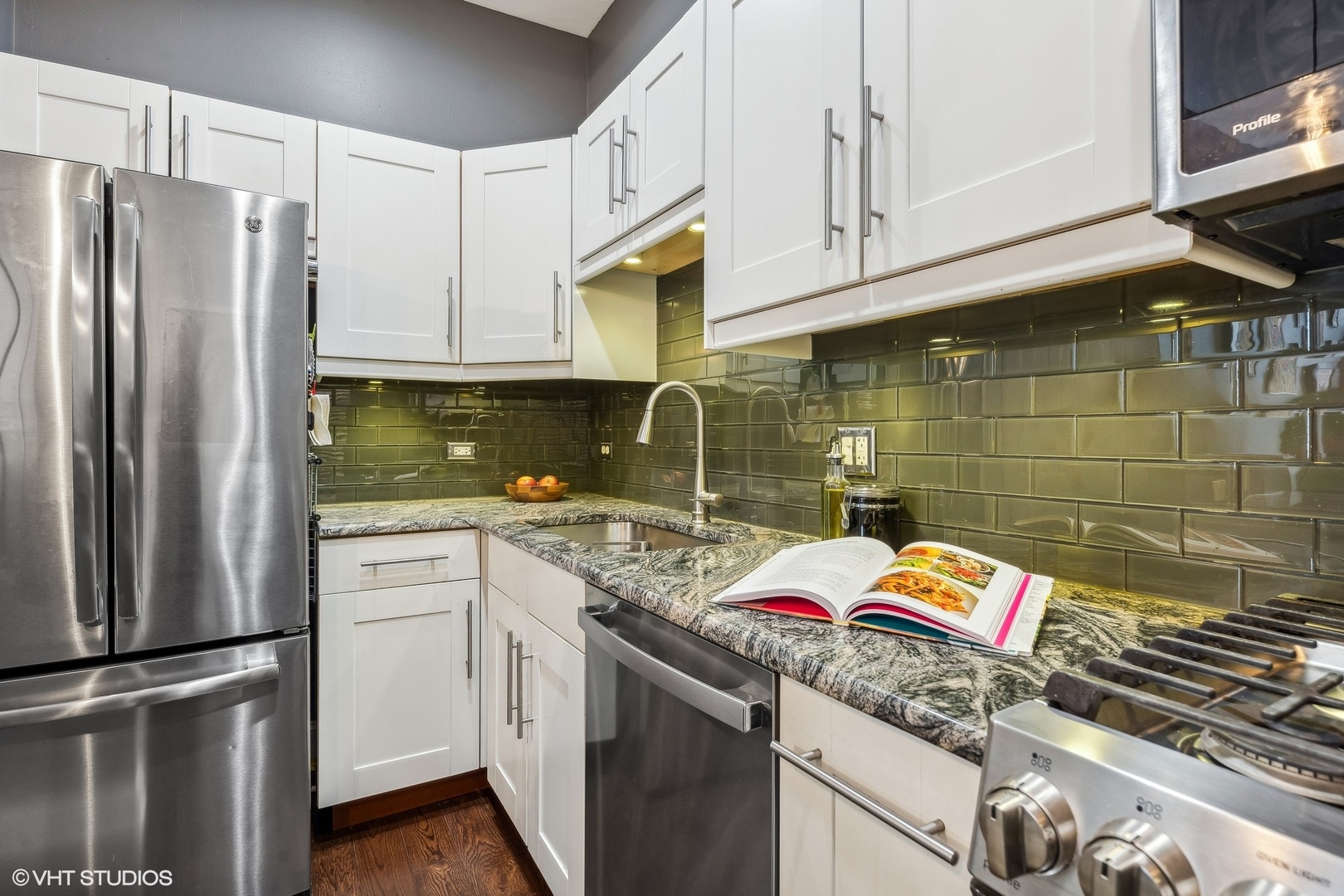 3055 N Seminary Avenue Unit: 3S