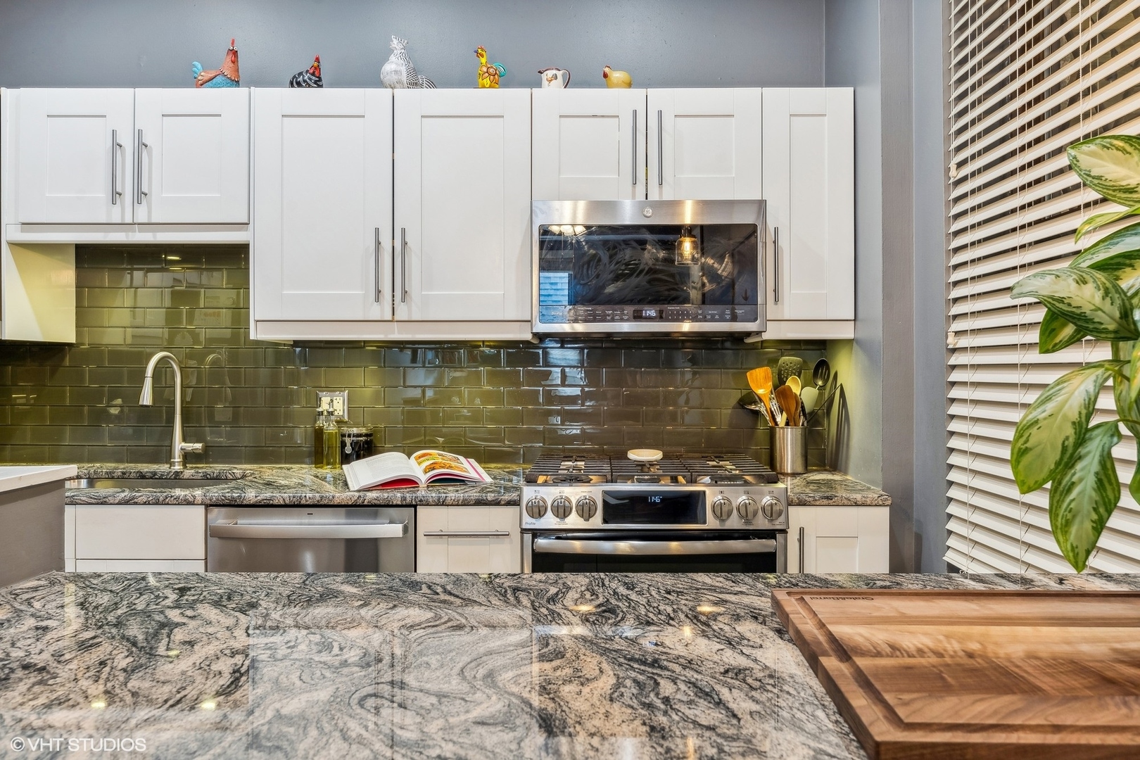 3055 N Seminary Avenue Unit: 3S