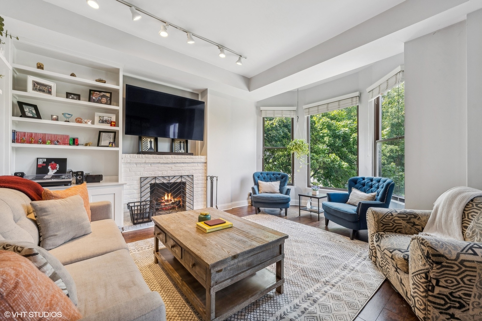 3055 N Seminary Avenue Unit: 3S