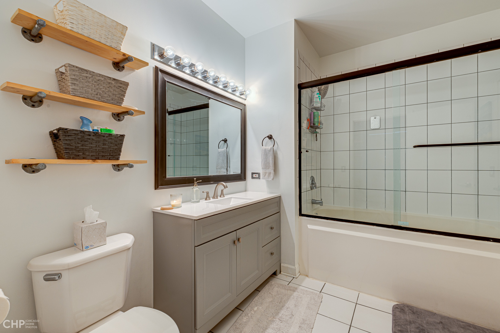 15 S Throop Street Unit: 209