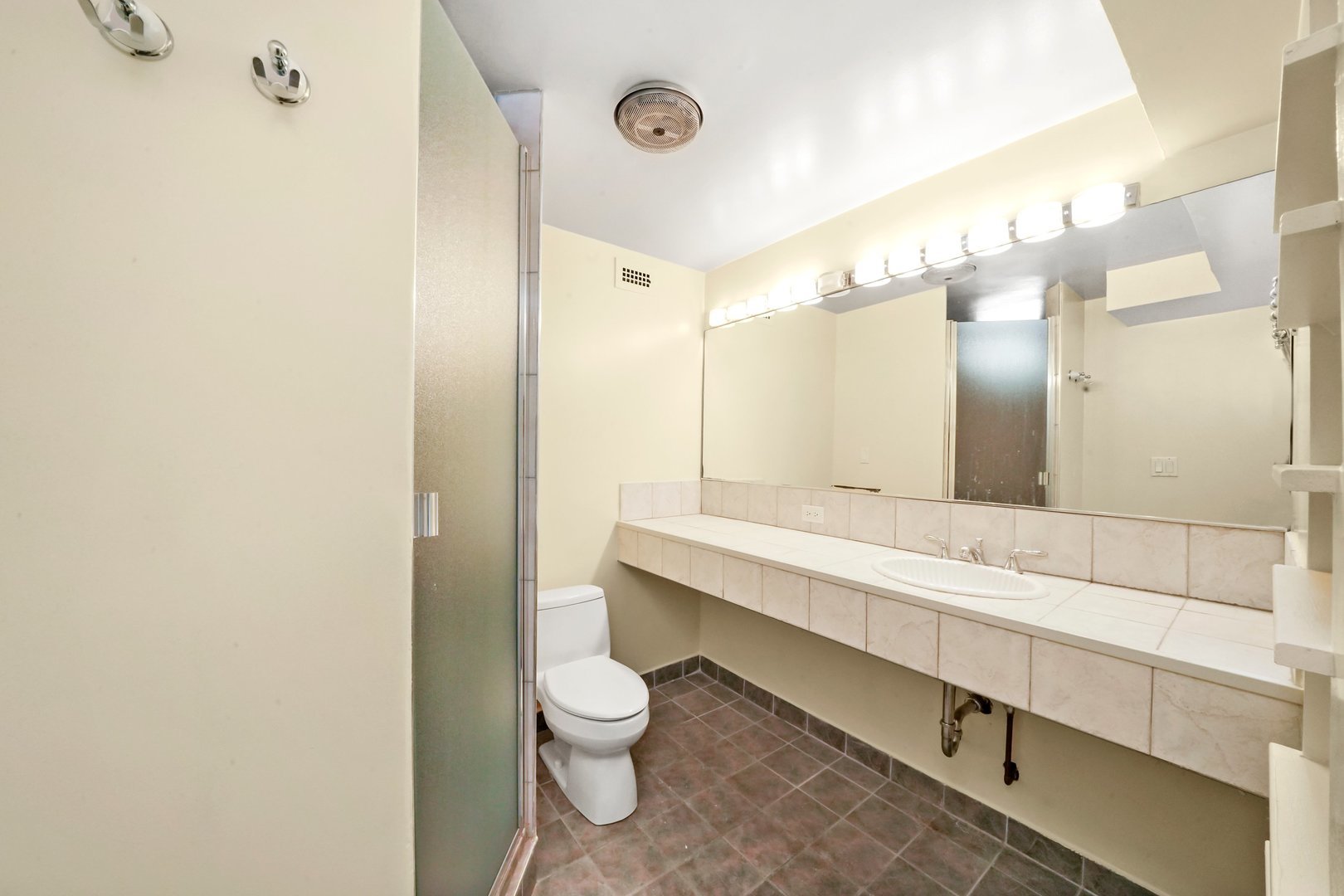 1555 N Sandburg Terrace Unit: 401K