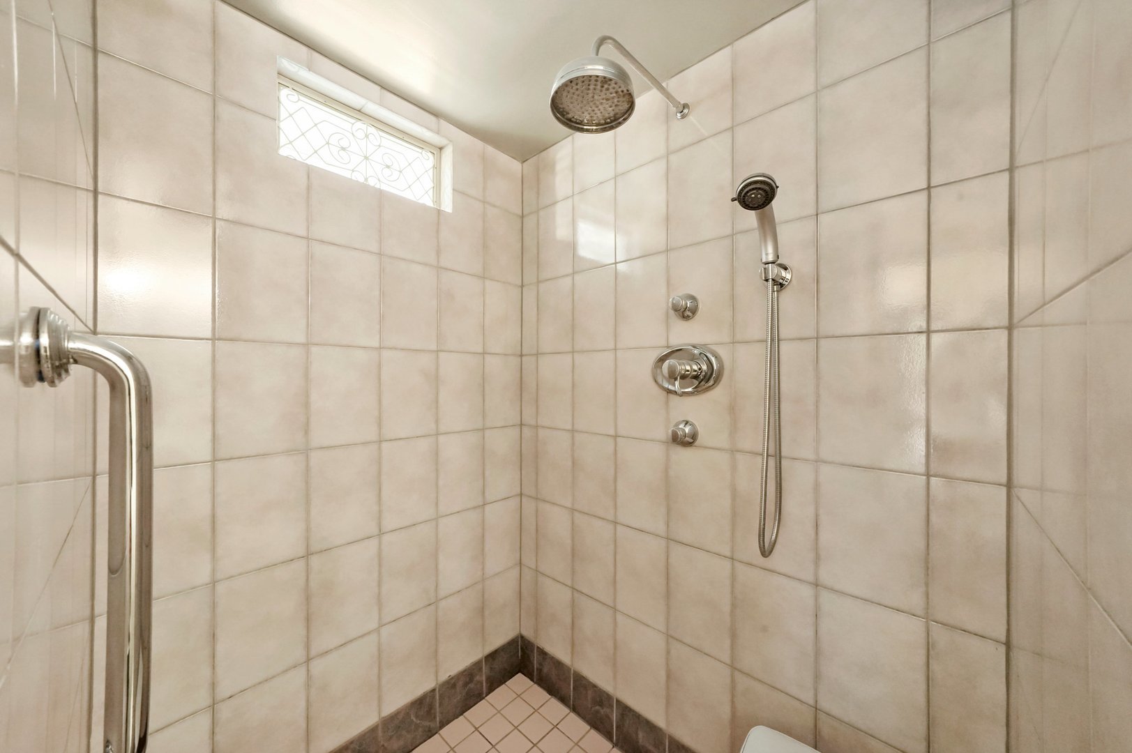 1555 N Sandburg Terrace Unit: 401K