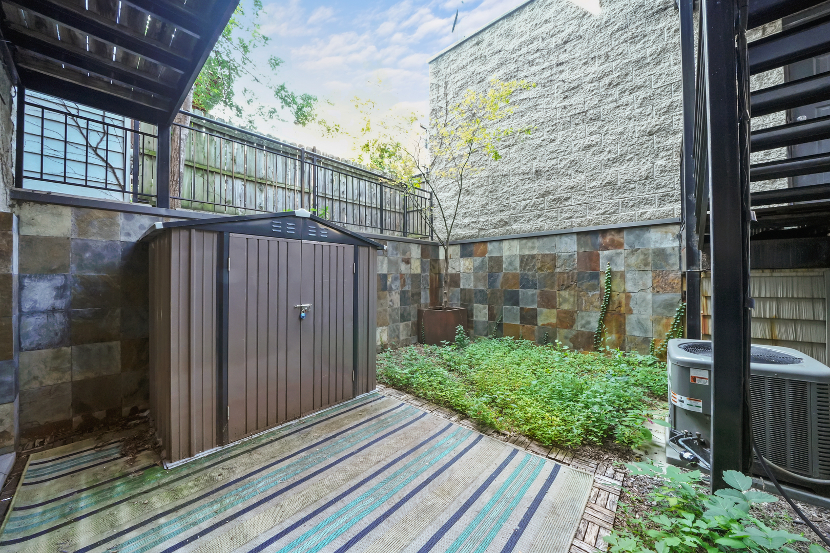 1246 N WOLCOTT Avenue Unit: 1