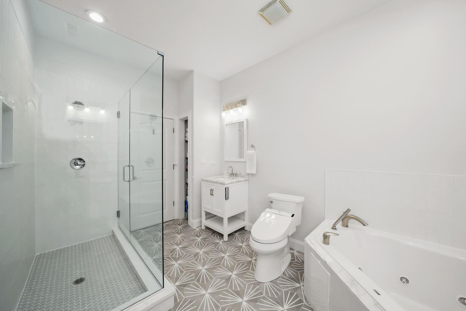 1246 N WOLCOTT Avenue Unit: 1