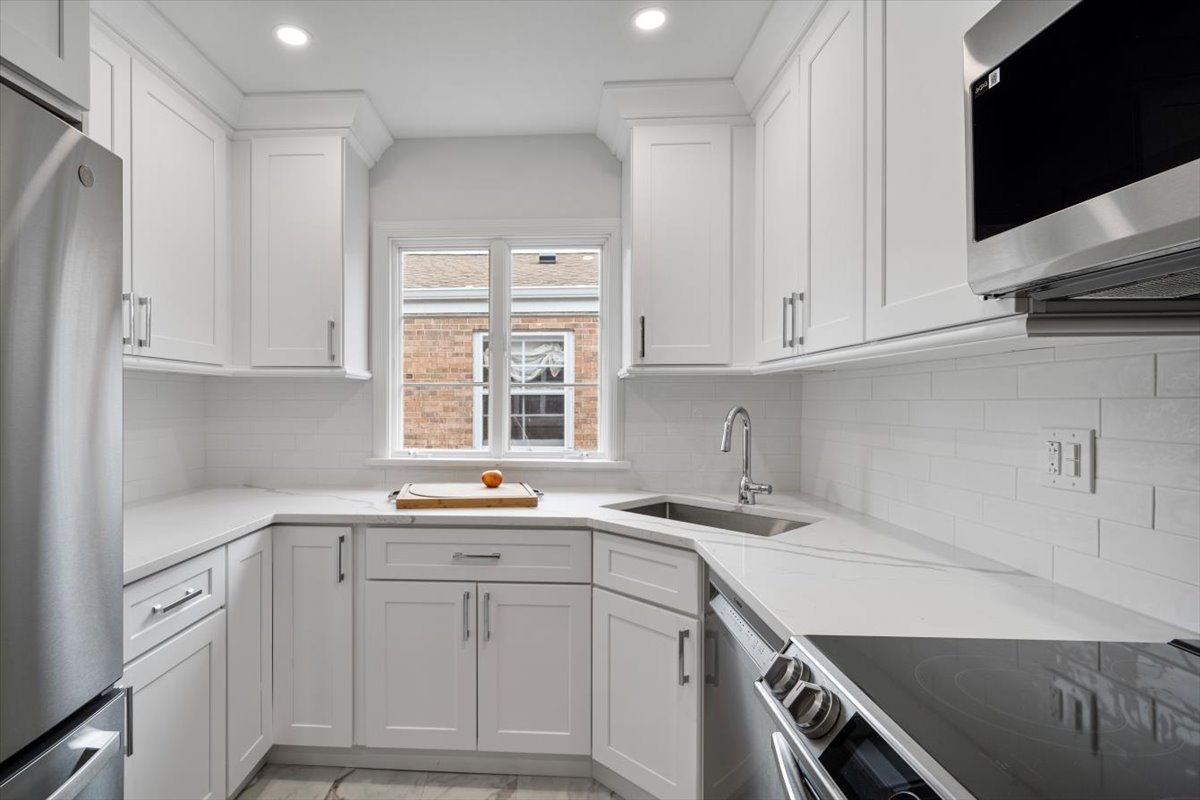 2228 Central Street Unit: 3