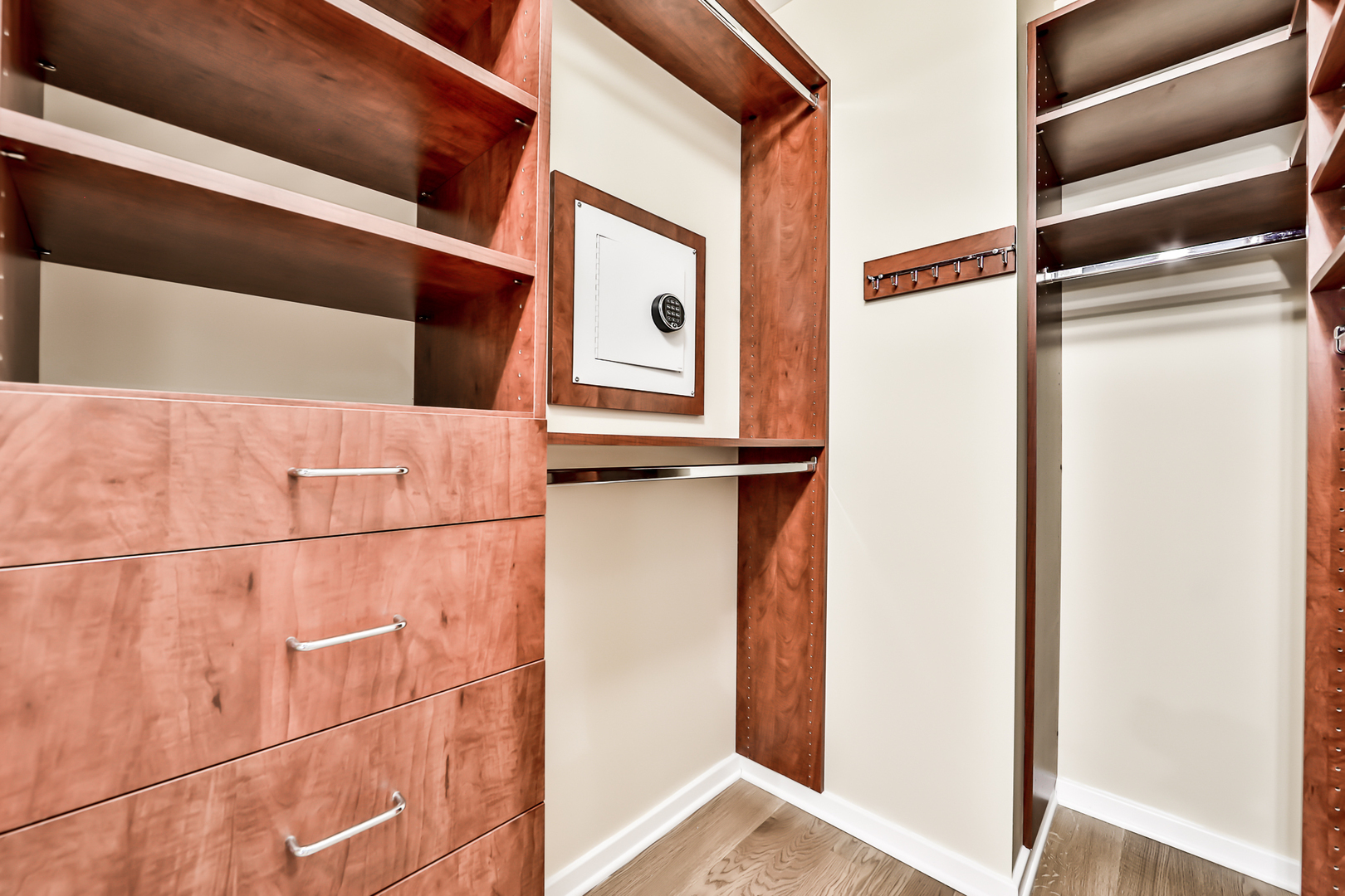240 E ILLINOIS Street Unit: 502