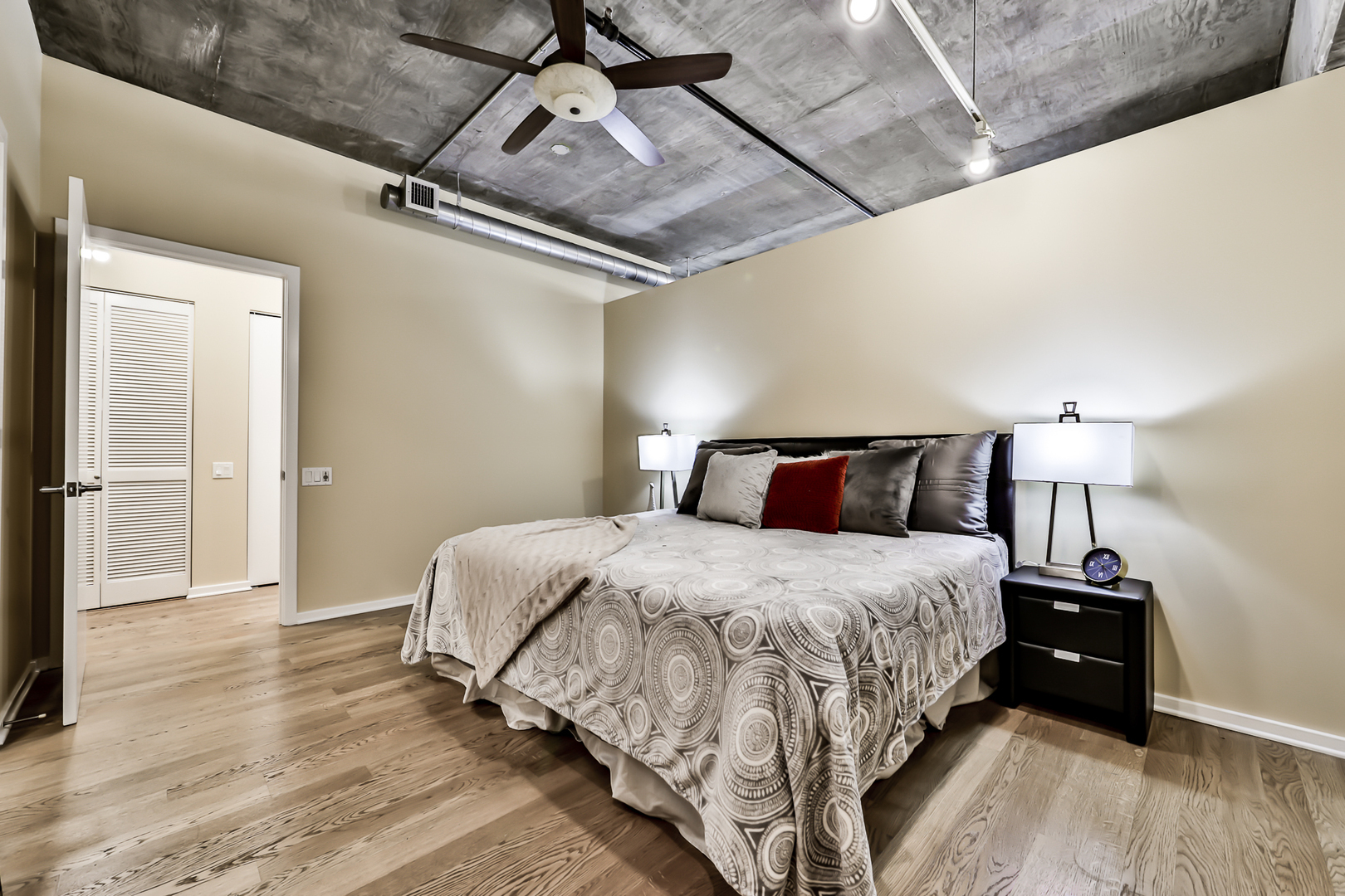240 E ILLINOIS Street Unit: 502