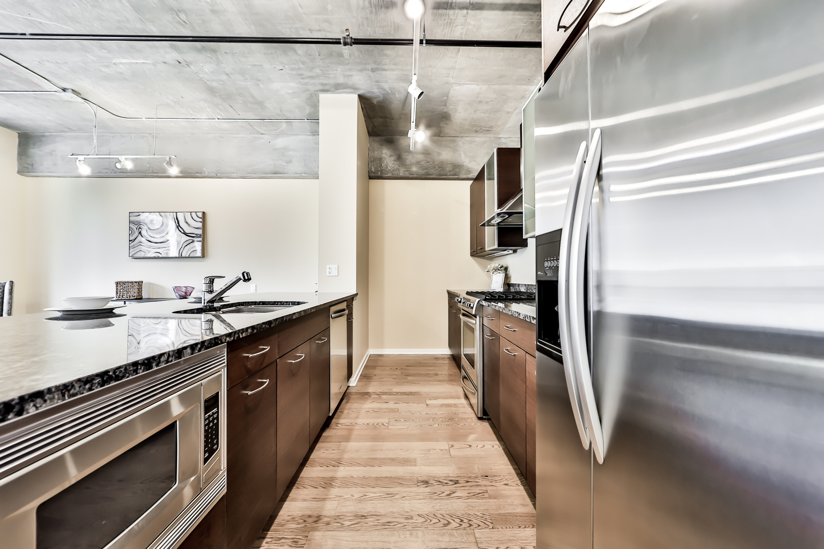 240 E ILLINOIS Street Unit: 502