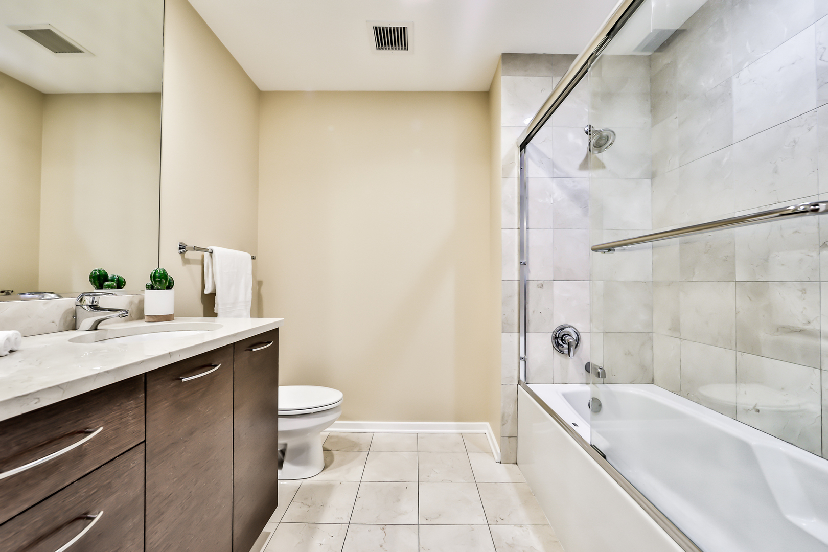 240 E ILLINOIS Street Unit: 502