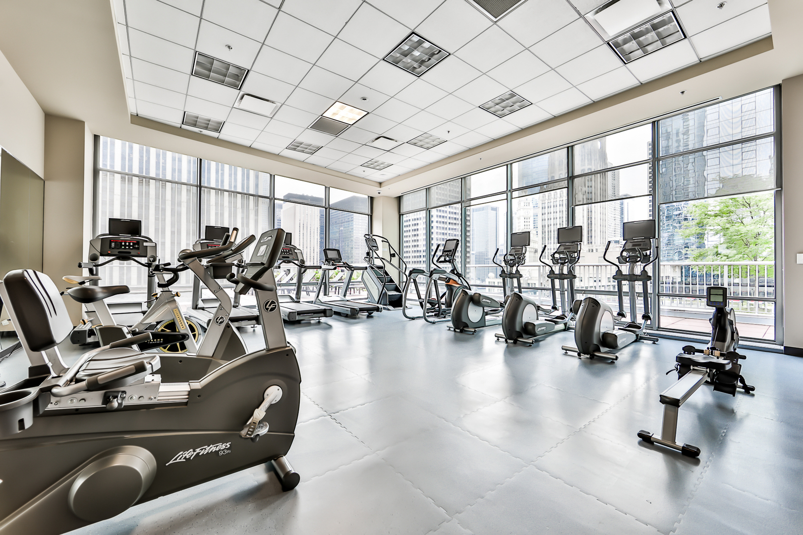 240 E ILLINOIS Street Unit: 502