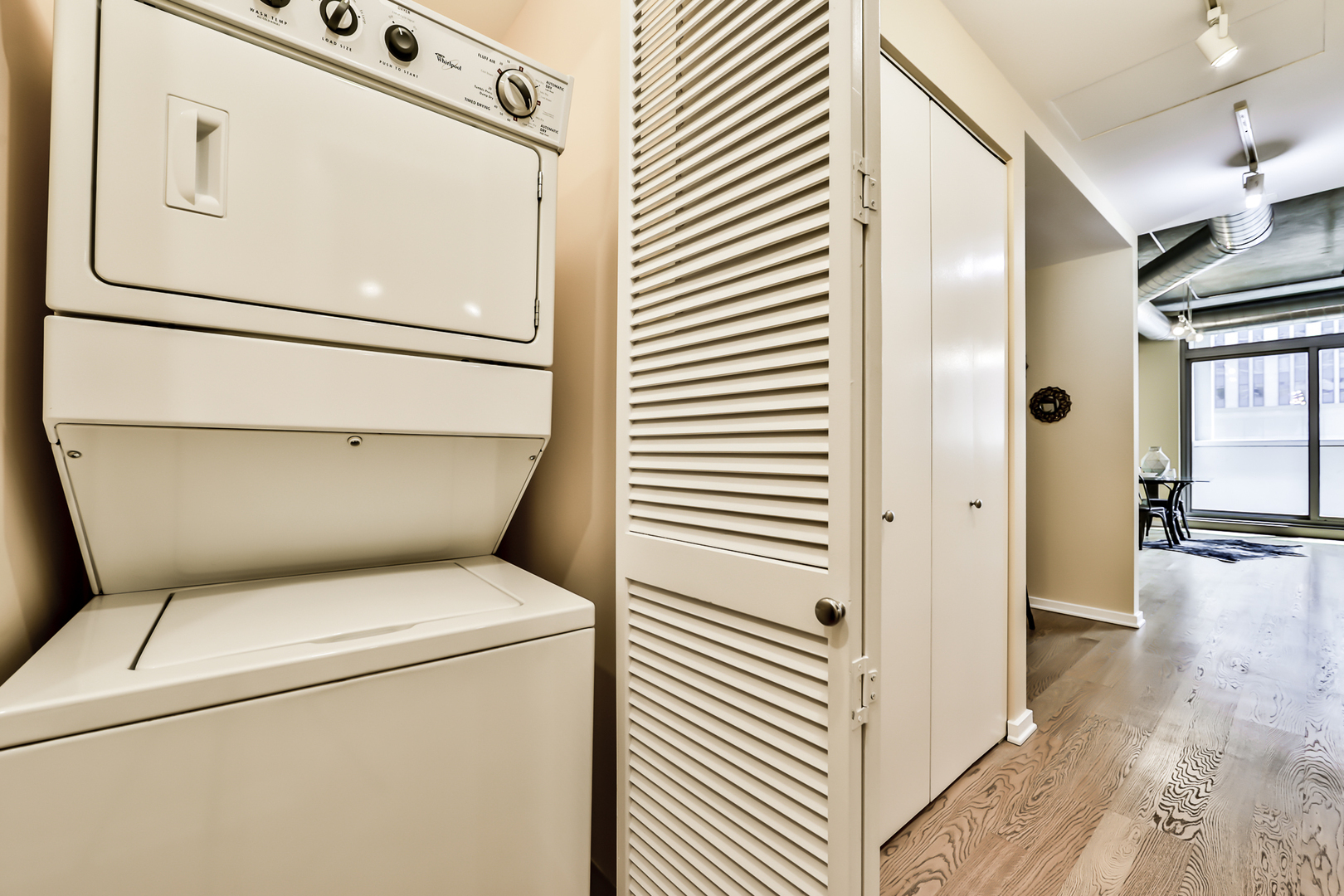 240 E ILLINOIS Street Unit: 502