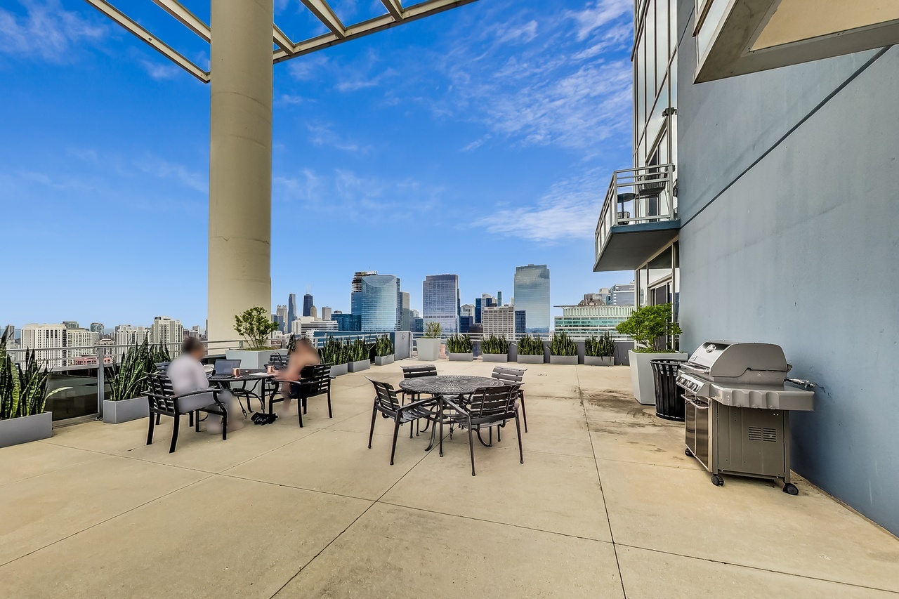 737 W Washington Boulevard Unit: 2710