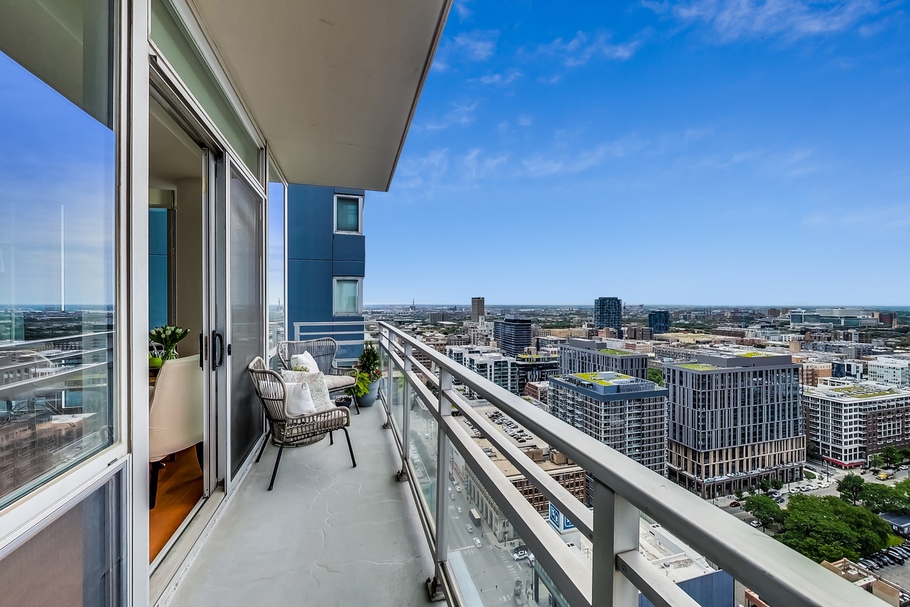 737 W Washington Boulevard Unit: 2710