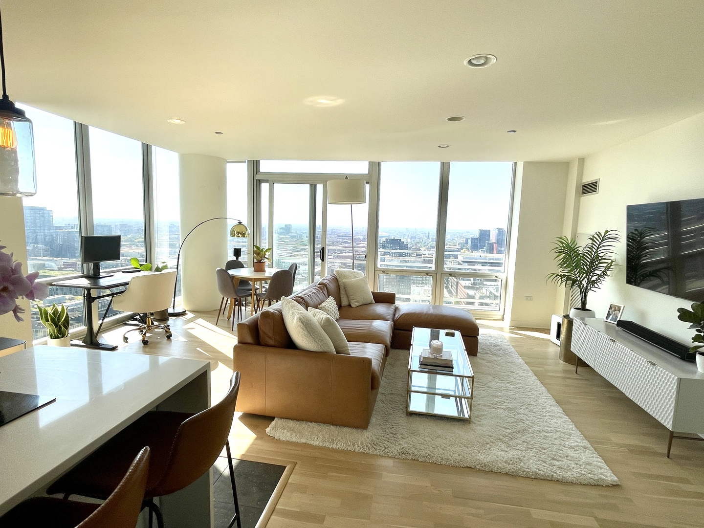 737 W Washington Boulevard Unit: 2710