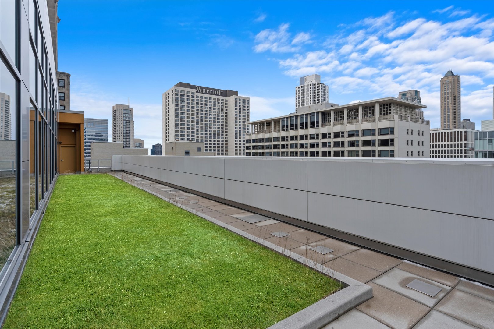 160 E ILLINOIS Street Unit: 1403