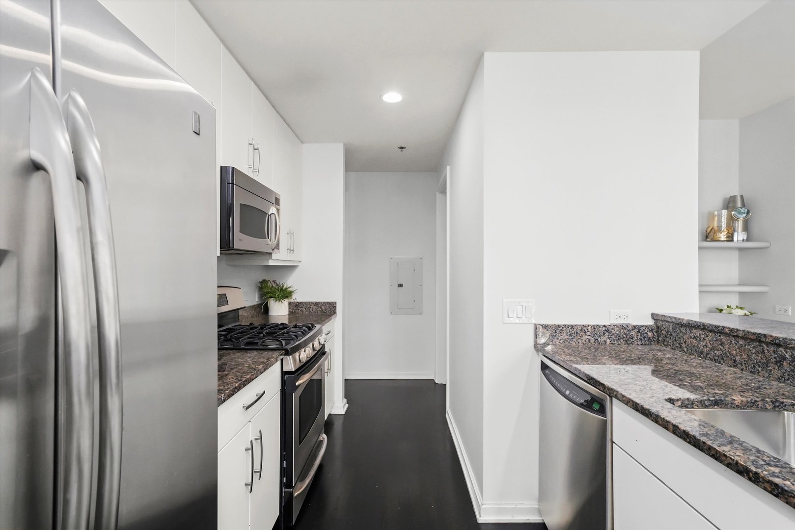 160 E ILLINOIS Street Unit: 1403