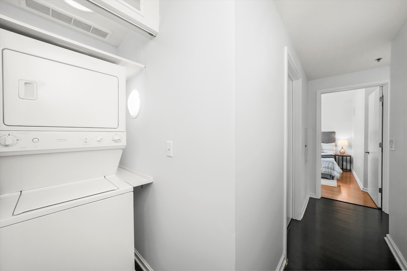 160 E ILLINOIS Street Unit: 1403