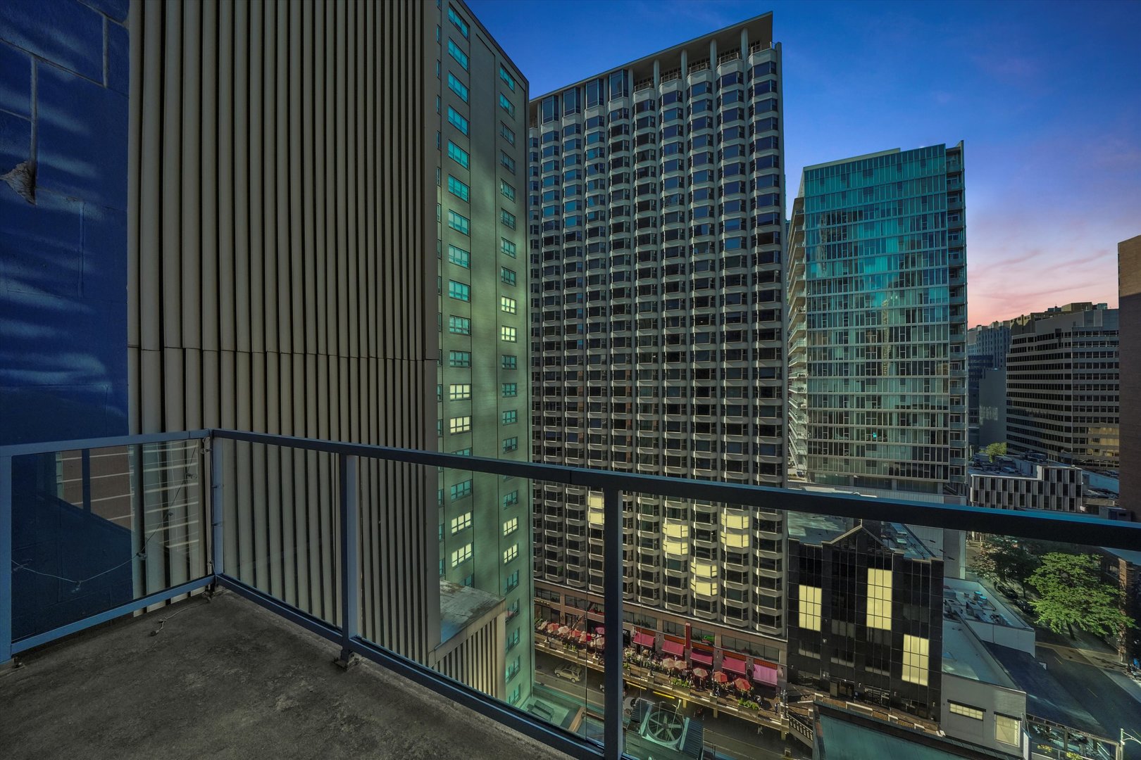 160 E ILLINOIS Street Unit: 1403