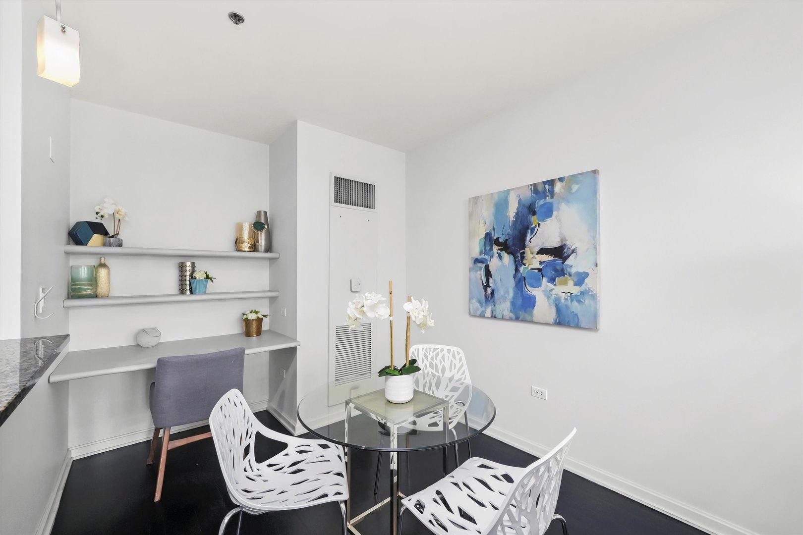 160 E ILLINOIS Street Unit: 1403