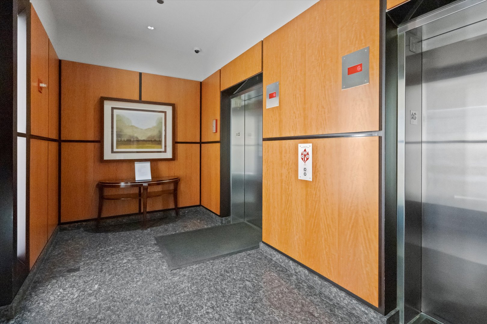 160 E ILLINOIS Street Unit: 1403