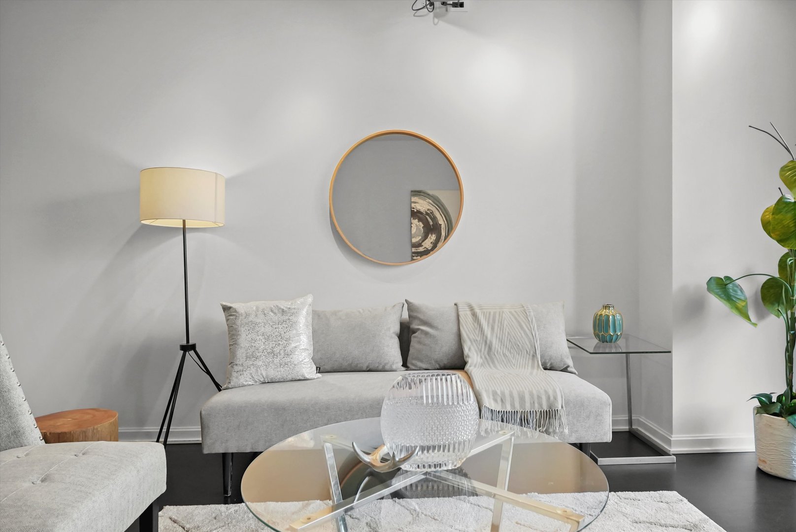 160 E ILLINOIS Street Unit: 1403