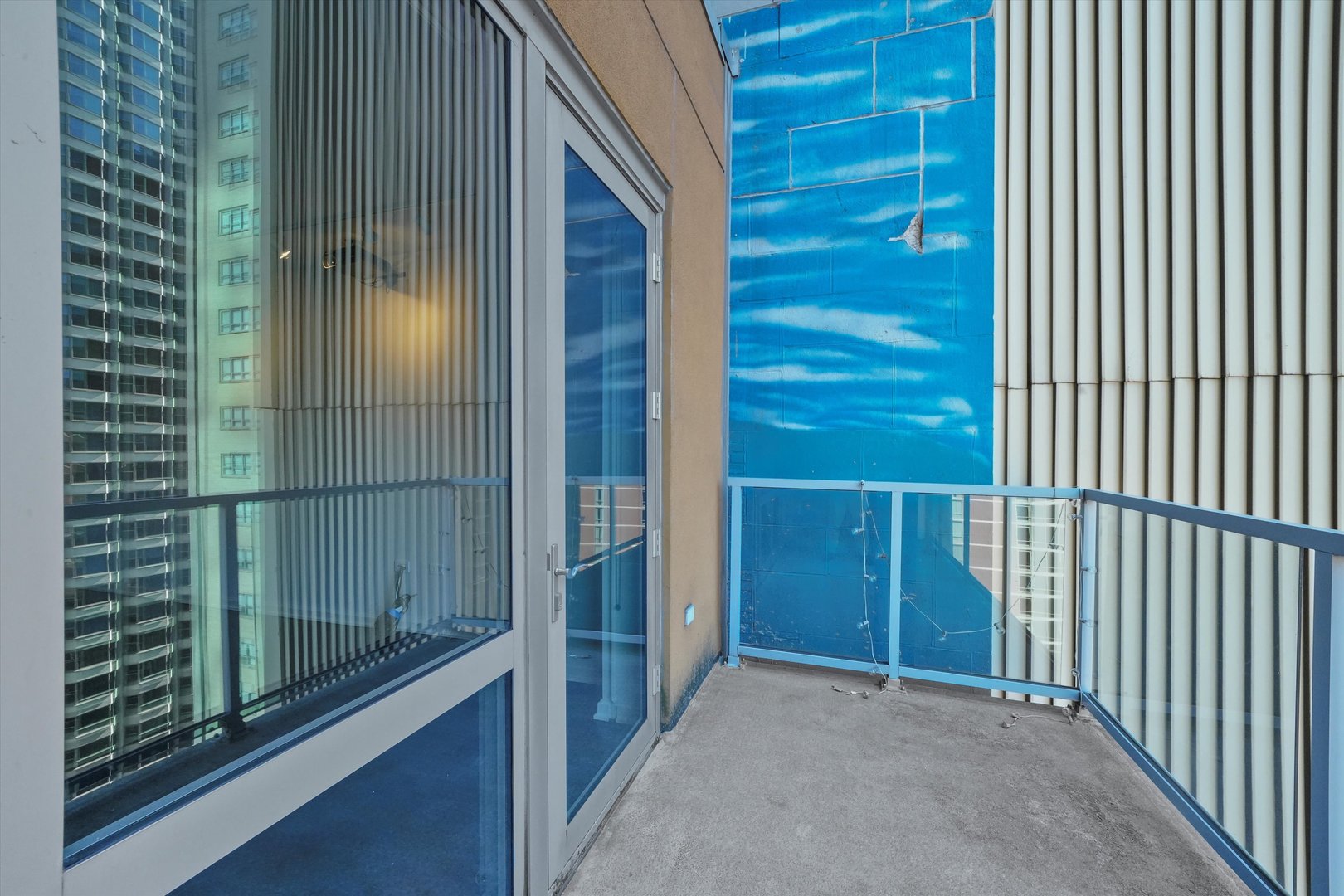 160 E ILLINOIS Street Unit: 1403