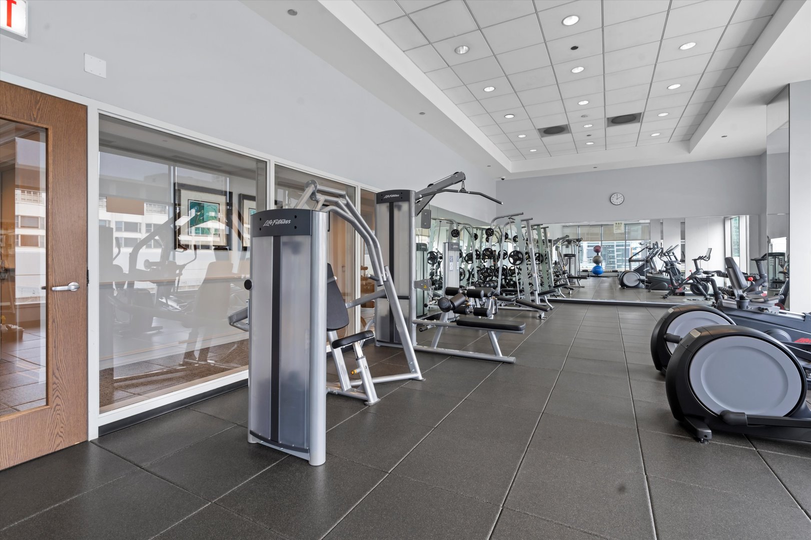 160 E ILLINOIS Street Unit: 1403