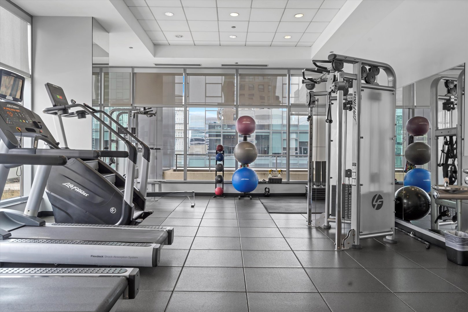 160 E ILLINOIS Street Unit: 1403