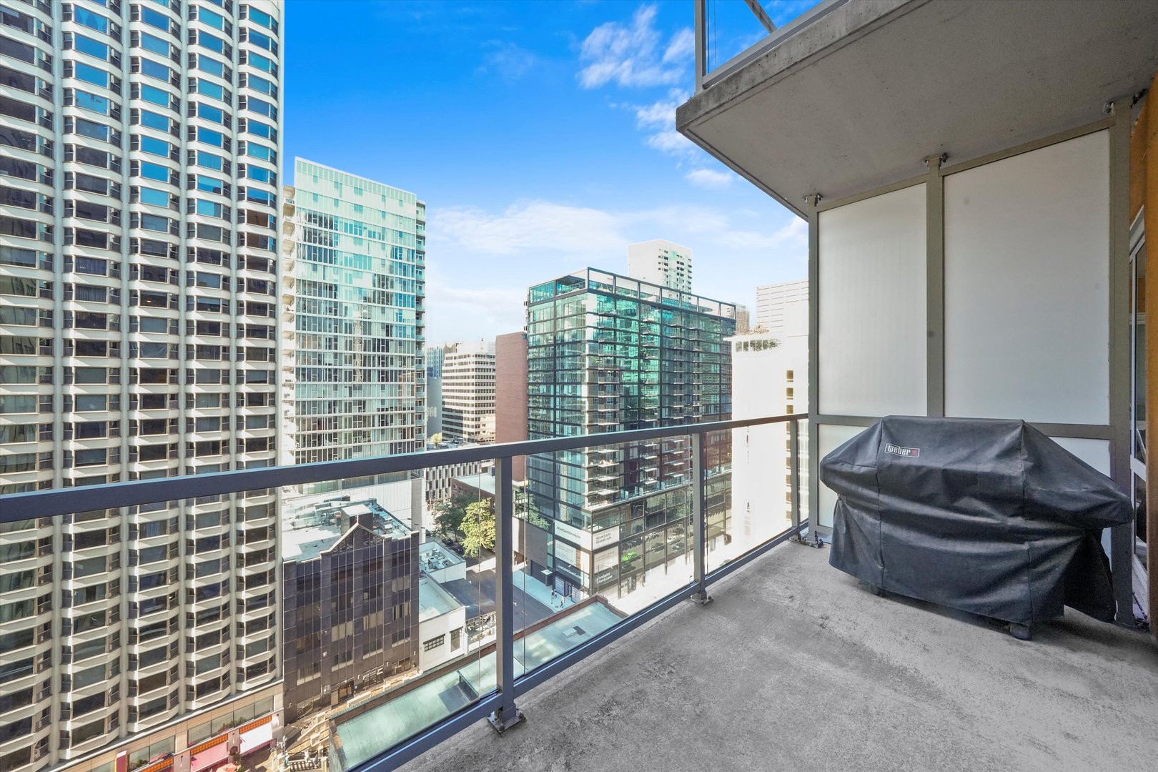 160 E ILLINOIS Street Unit: 1403