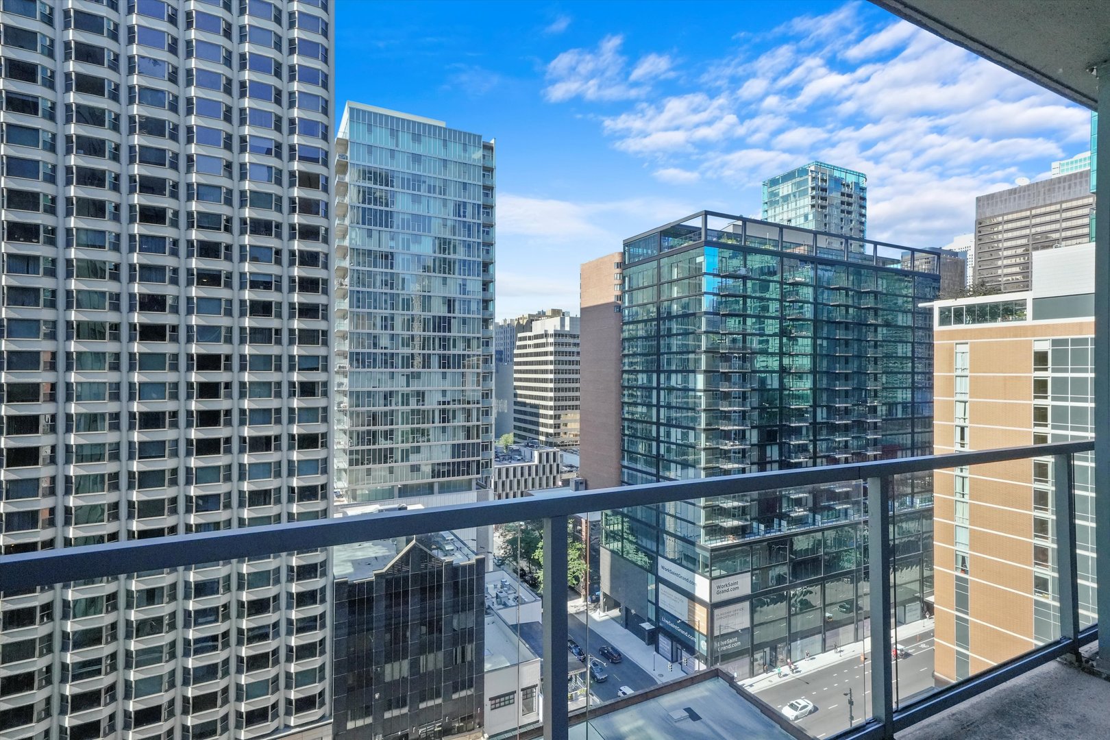 160 E ILLINOIS Street Unit: 1403