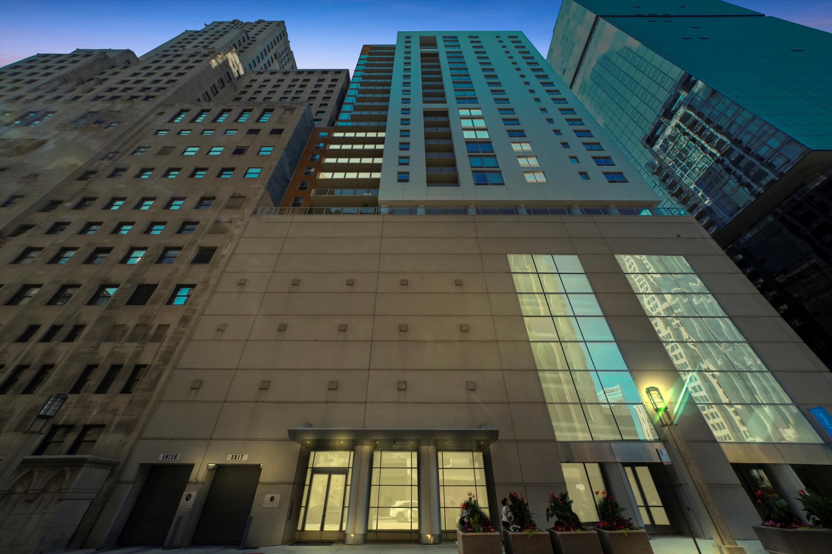 160 E ILLINOIS Street Unit: 1403