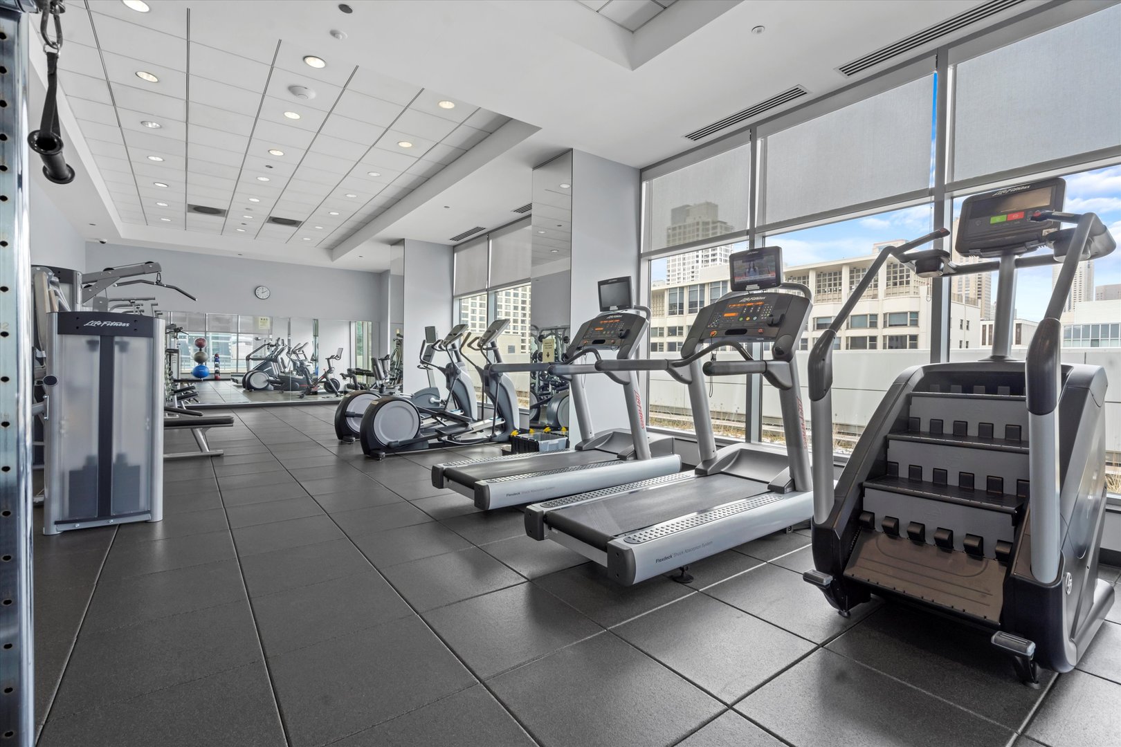 160 E ILLINOIS Street Unit: 1403