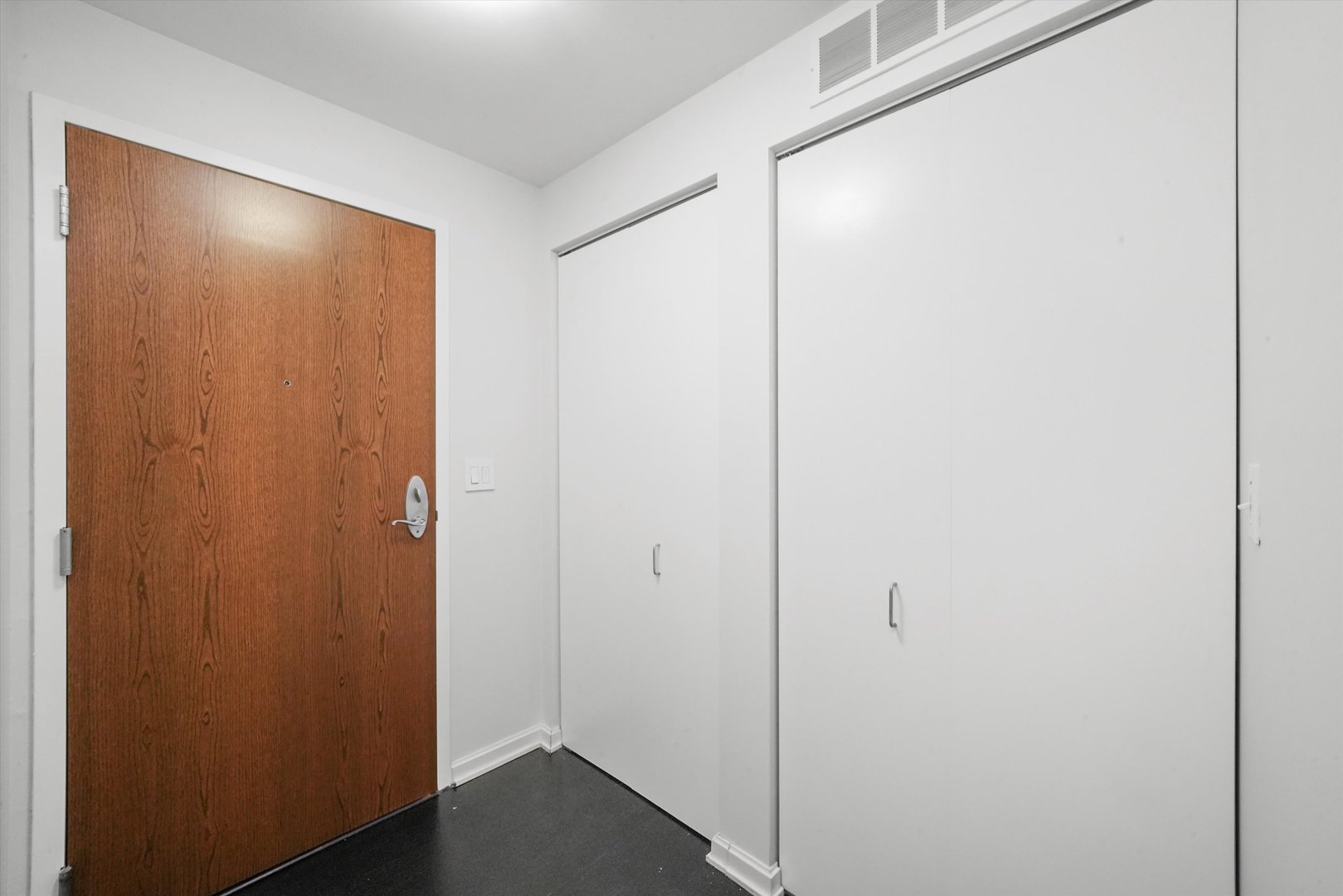 160 E ILLINOIS Street Unit: 1403