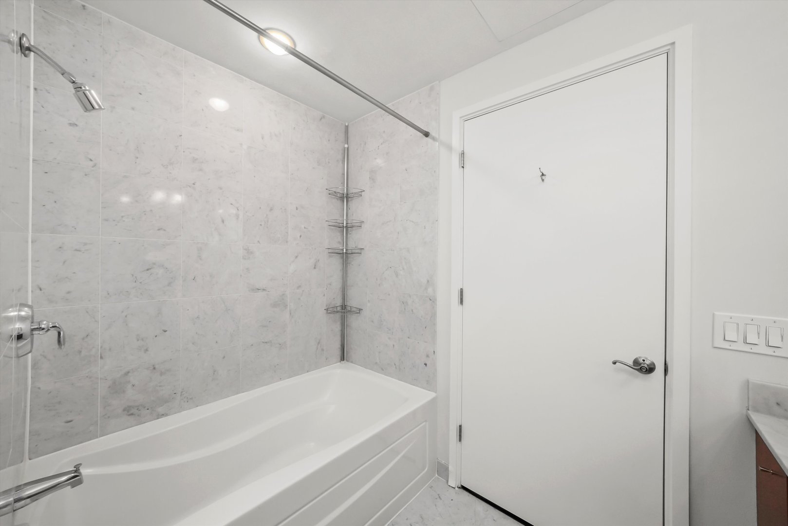 160 E ILLINOIS Street Unit: 1403