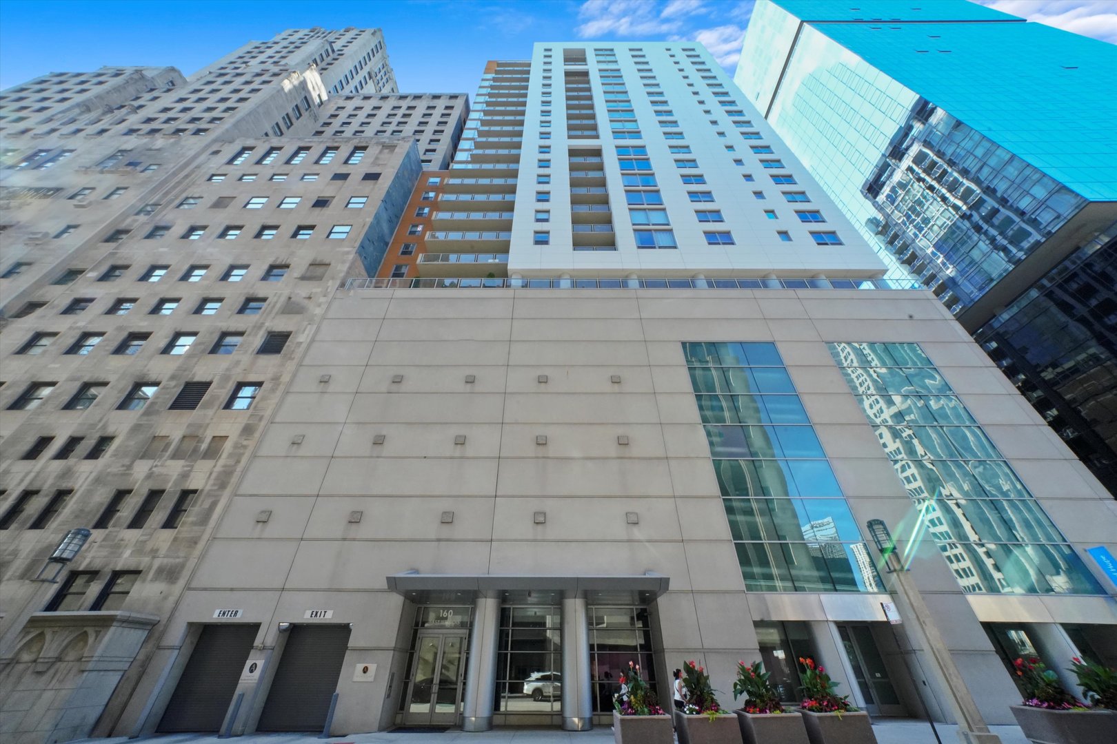 160 E ILLINOIS Street Unit: 1403