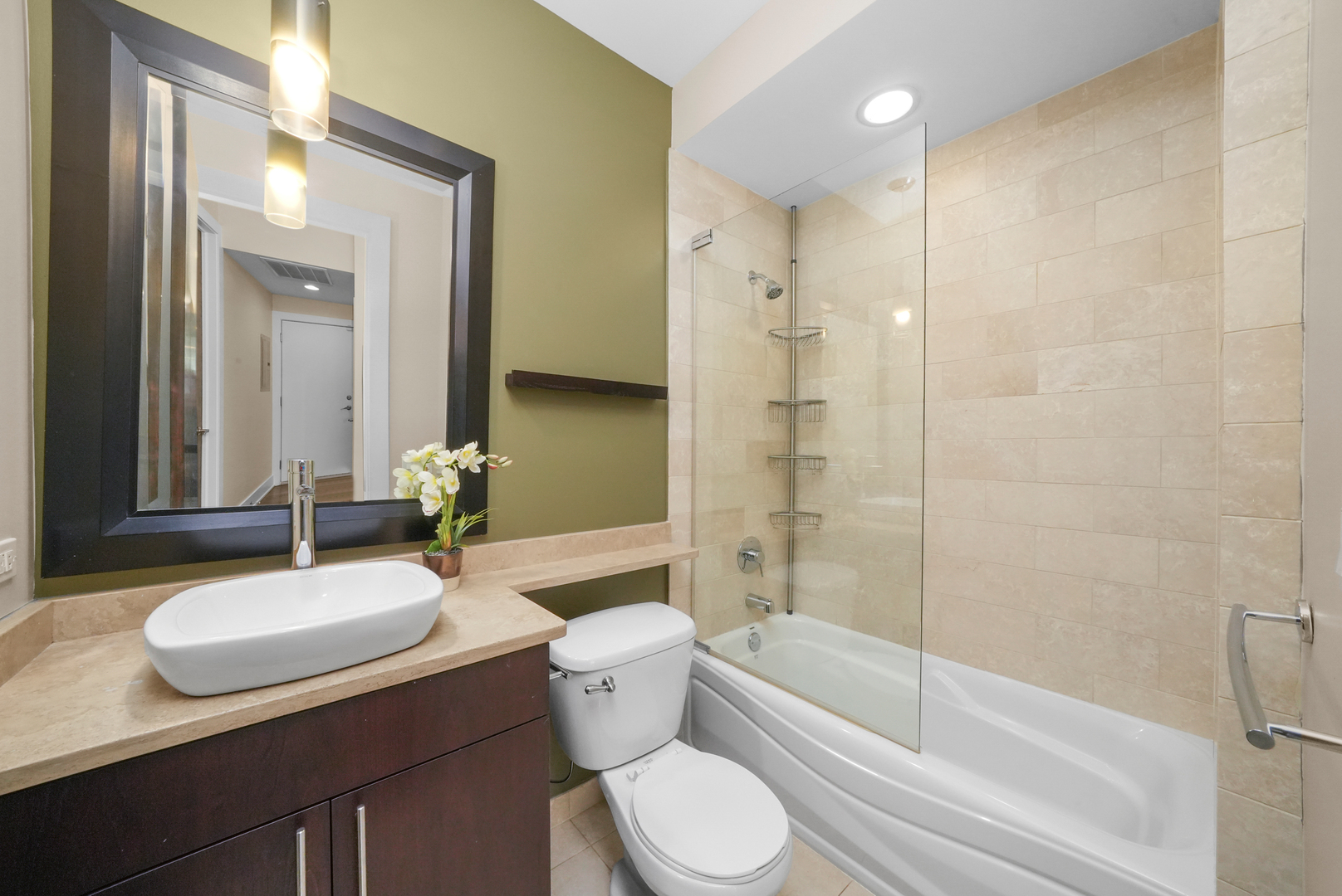 947 N Ashland Avenue Unit: 2N