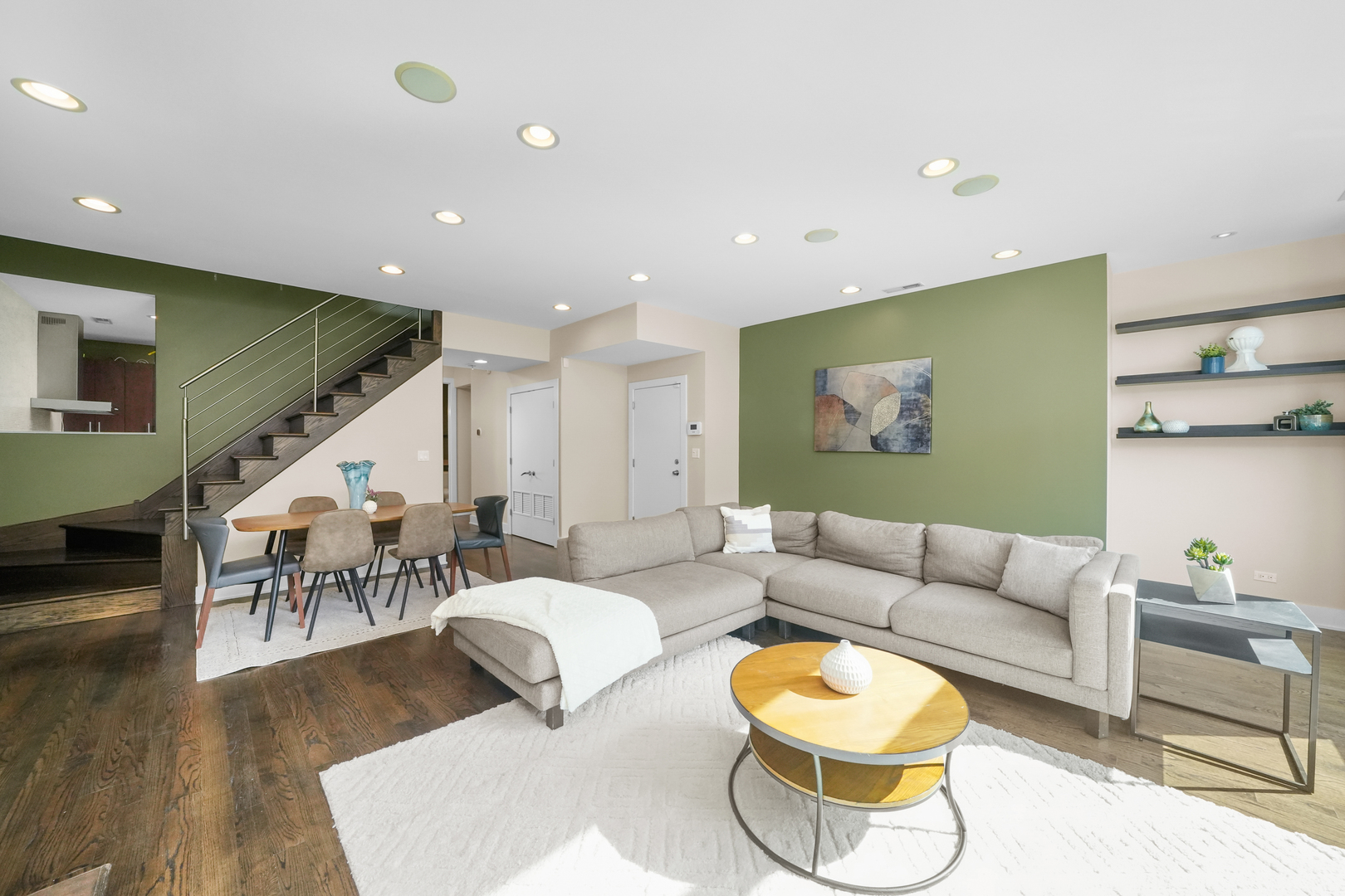 947 N Ashland Avenue Unit: 2N