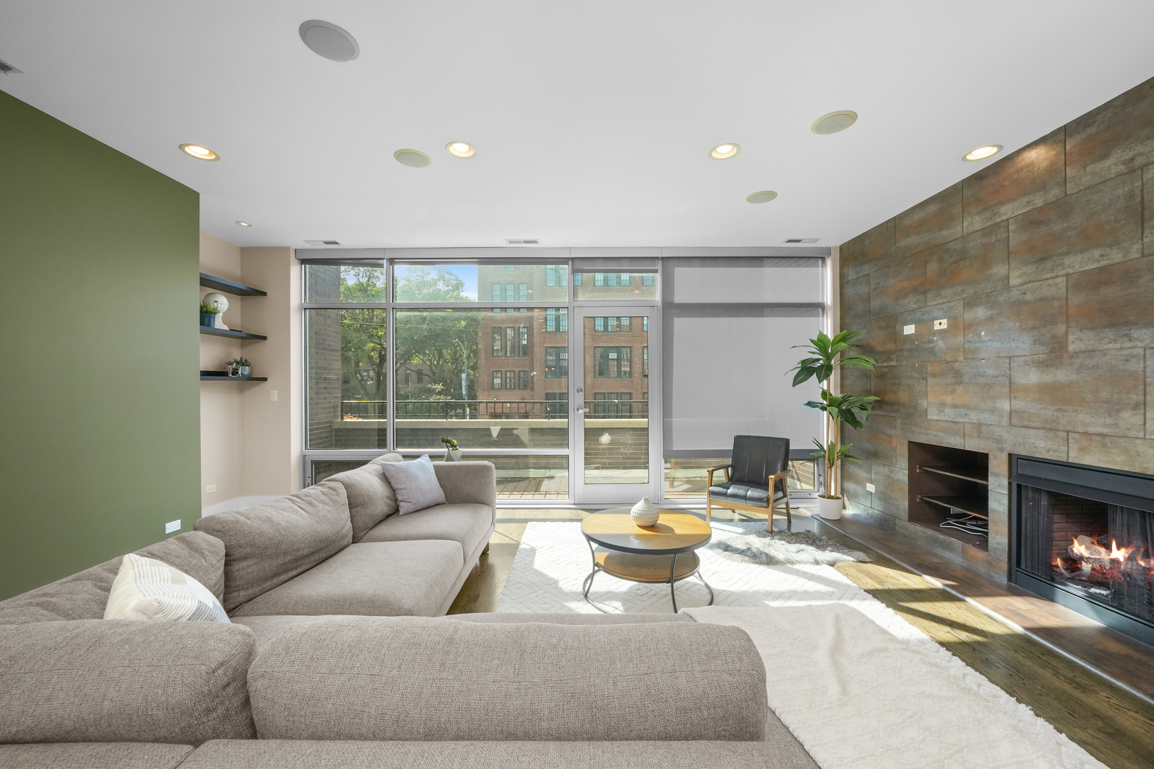 947 N Ashland Avenue Unit: 2N