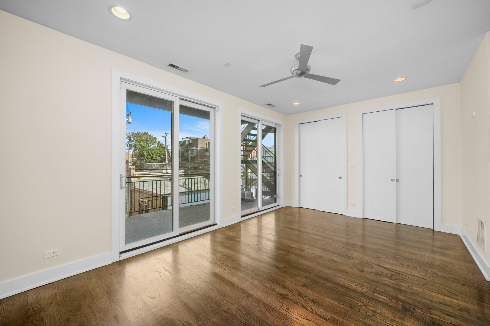 947 N Ashland Avenue Unit: 2N