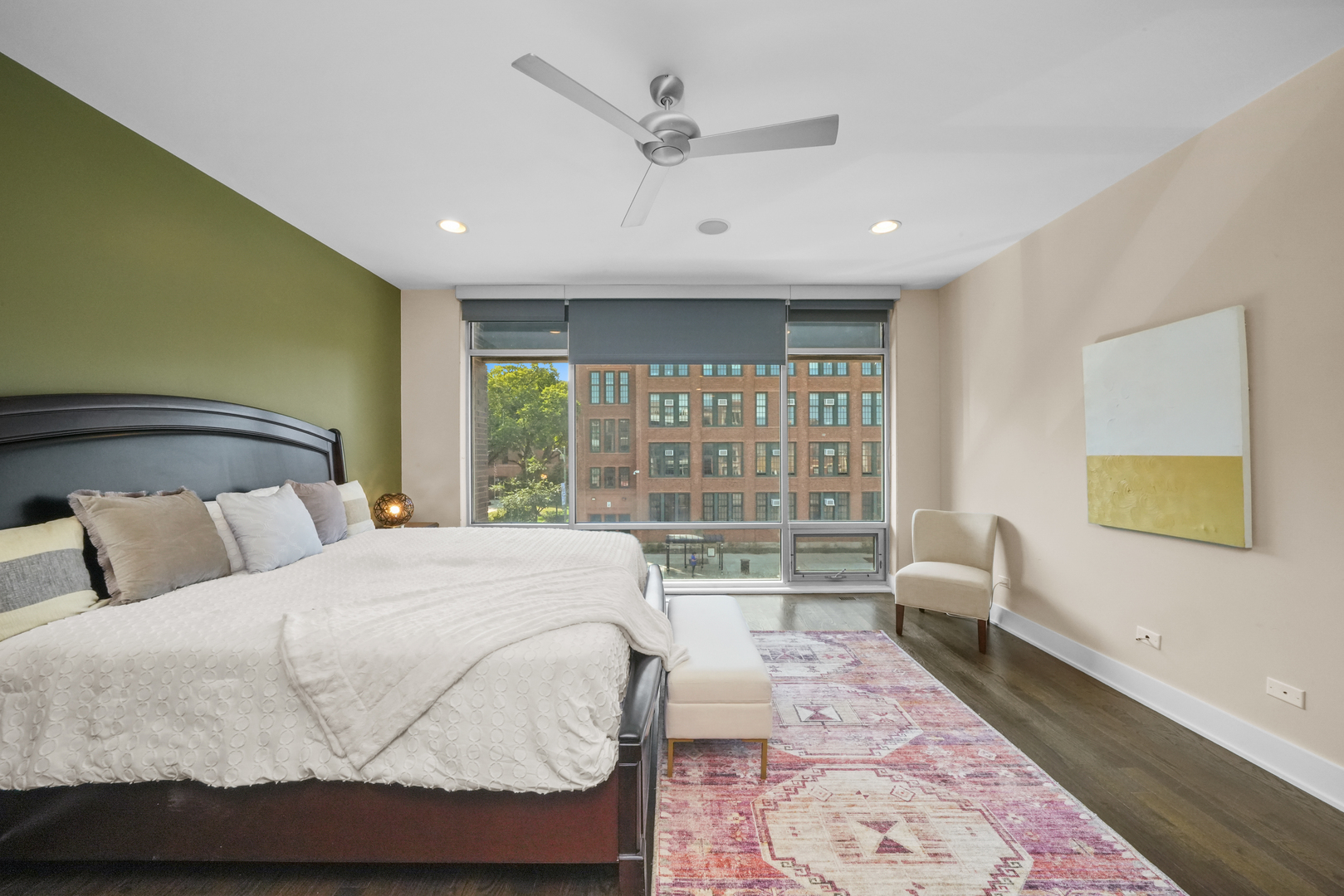 947 N Ashland Avenue Unit: 2N