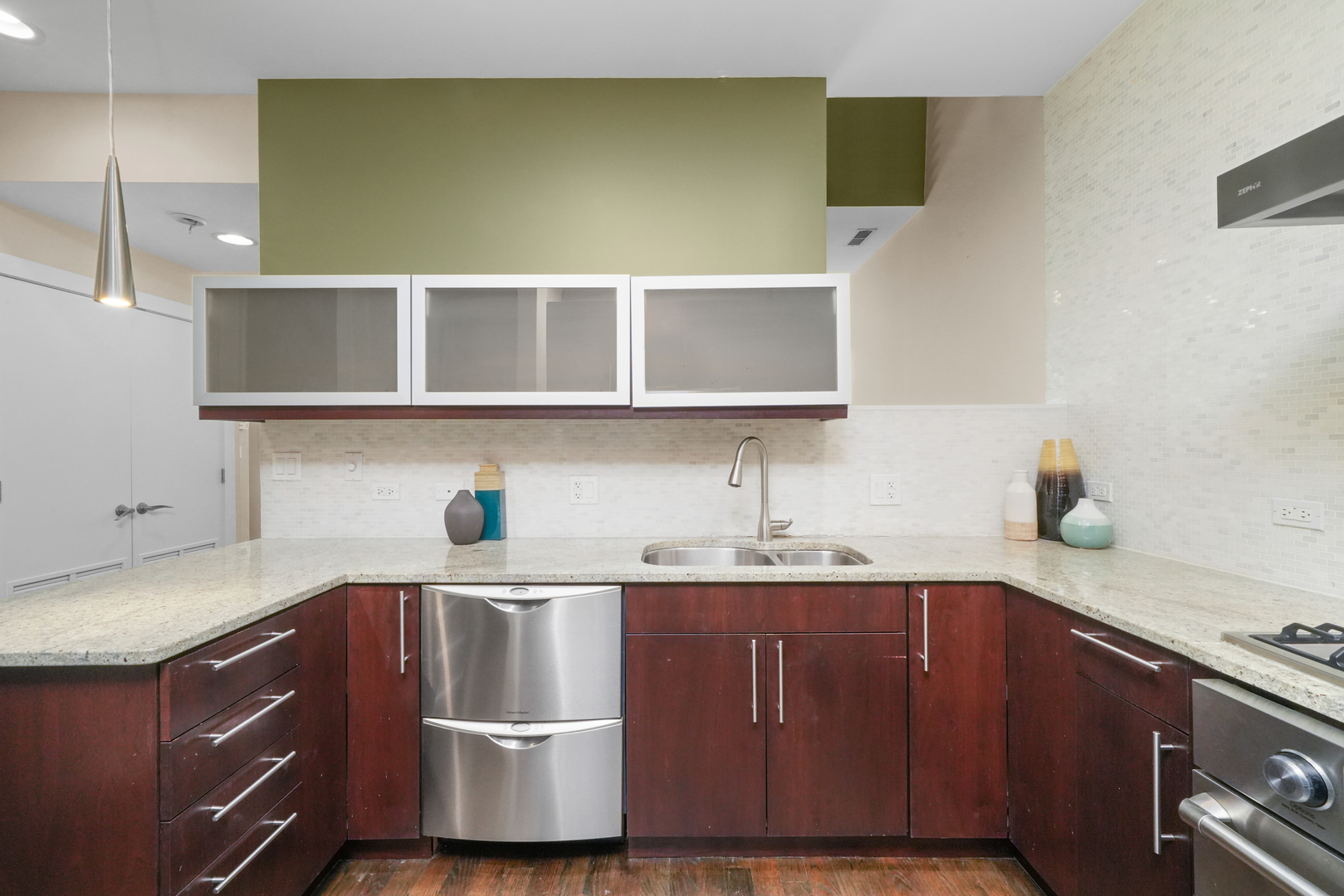 947 N Ashland Avenue Unit: 2N