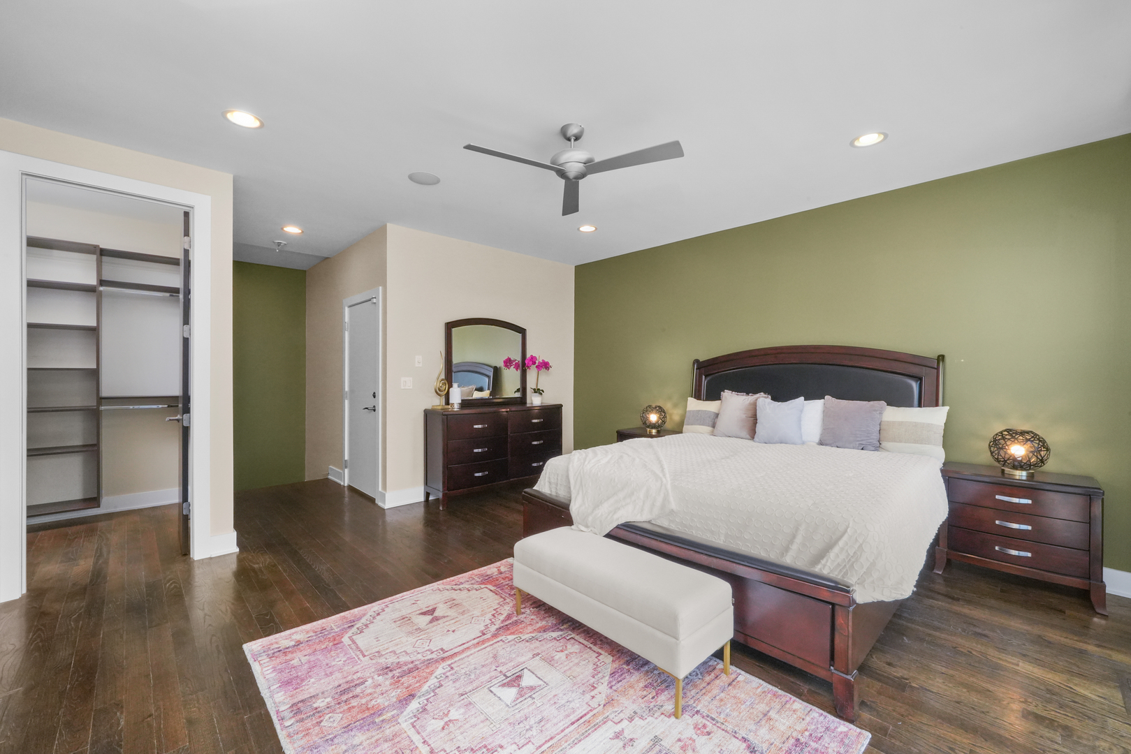 947 N Ashland Avenue Unit: 2N